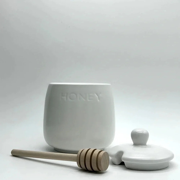 BUSHWICK KITCHEN White Ceramic Honeypot Jar with Lid & Wooden Dipper 14 oz NEW! - Picture 3 of 7